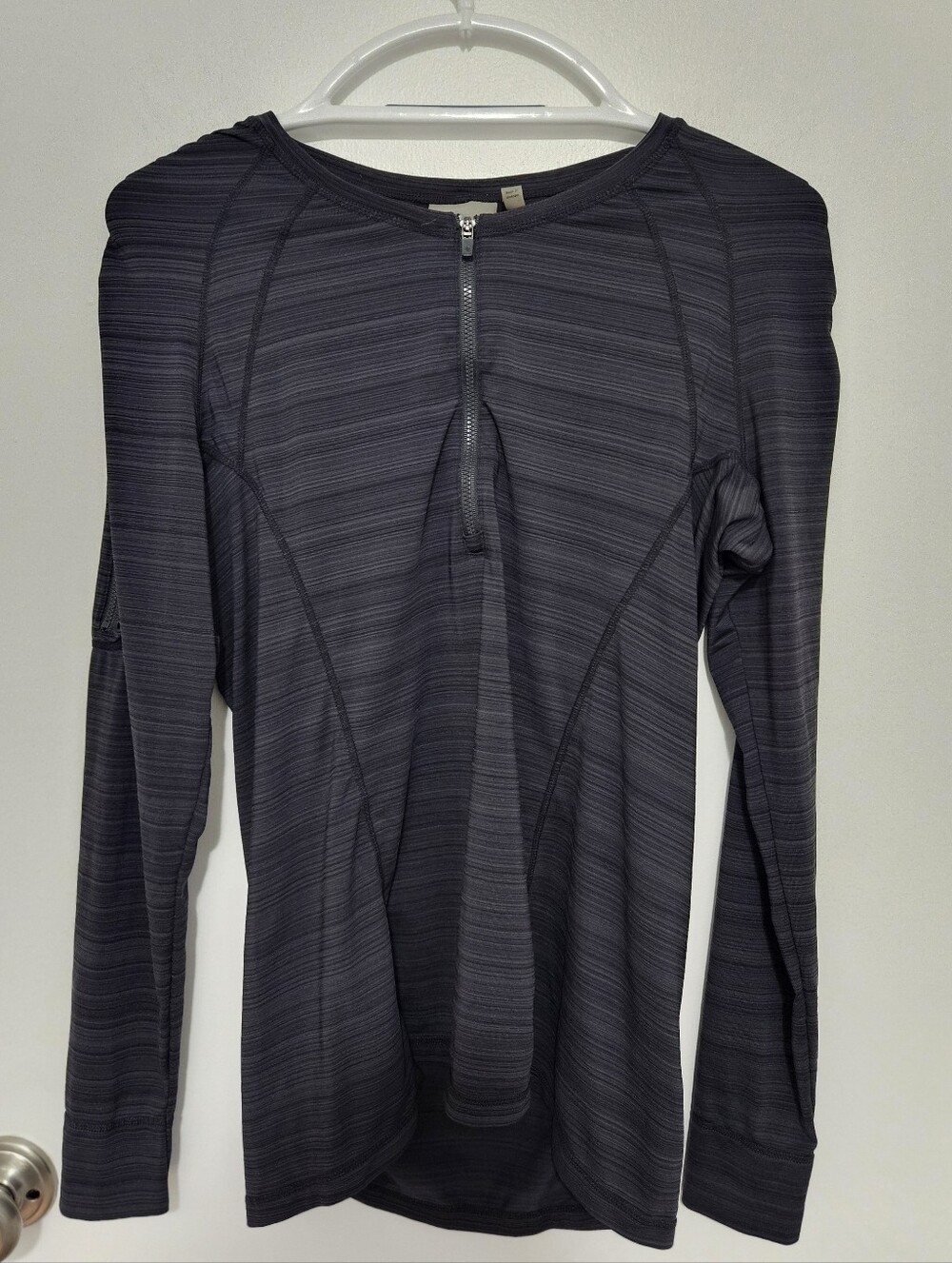 Athleta Women’s Long-Sleeve 1/4 Zip Top in Dark Charcoal Size Large Performance